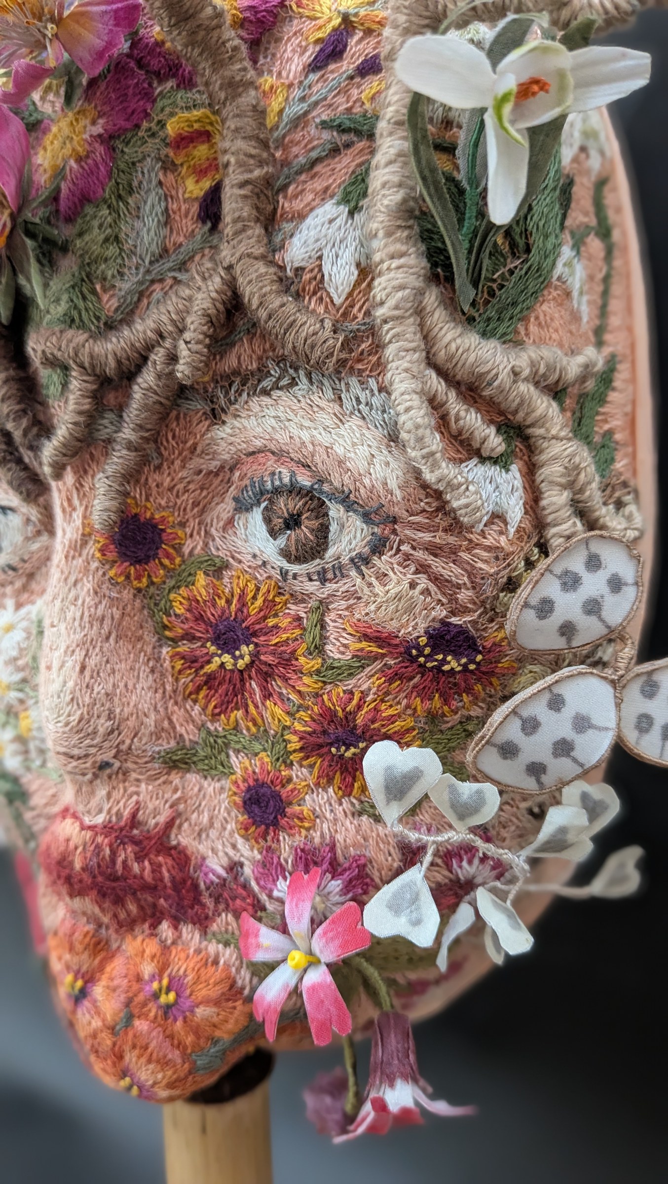 Age side of the embroidered face